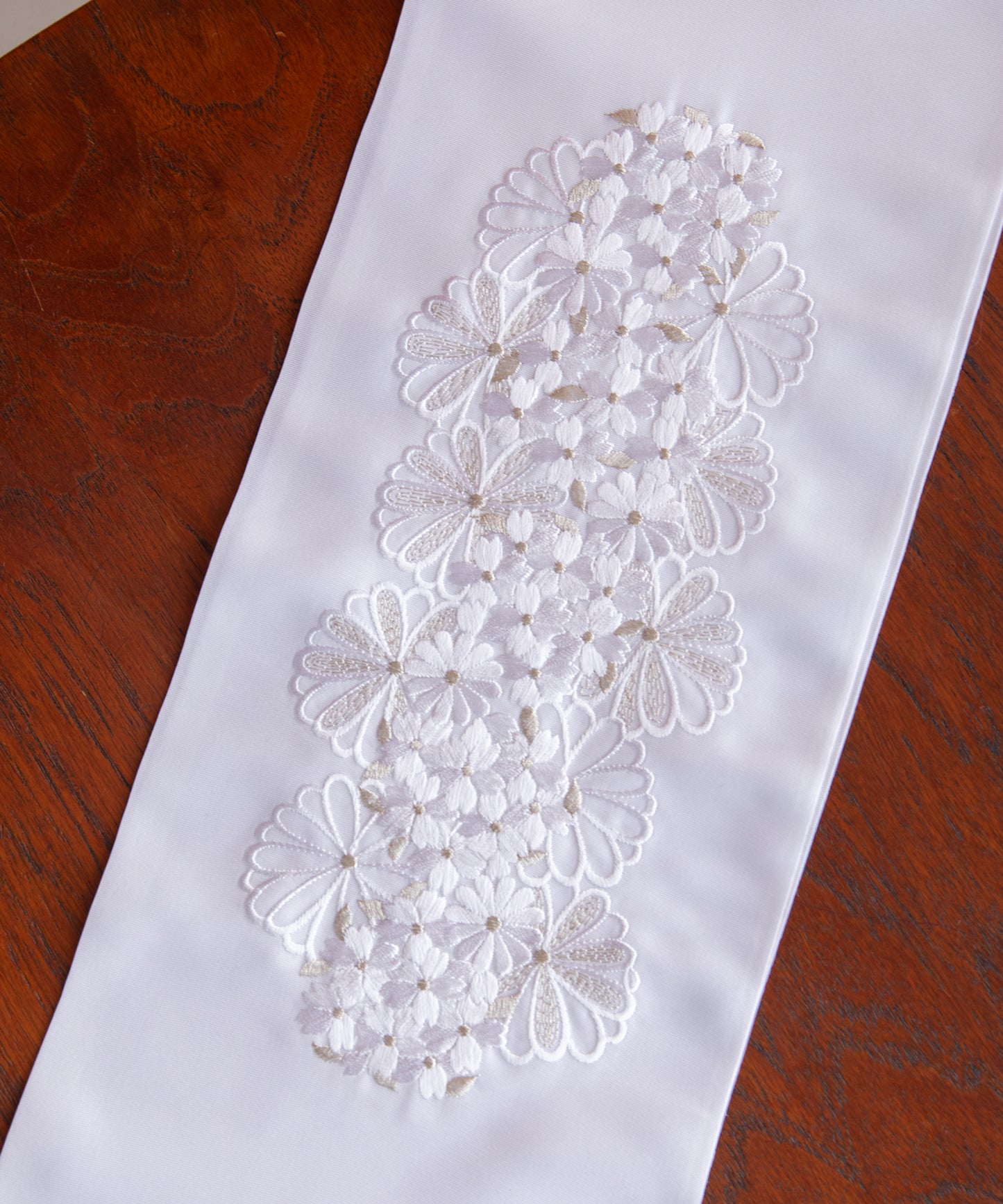 半衿 -小桜に菊-