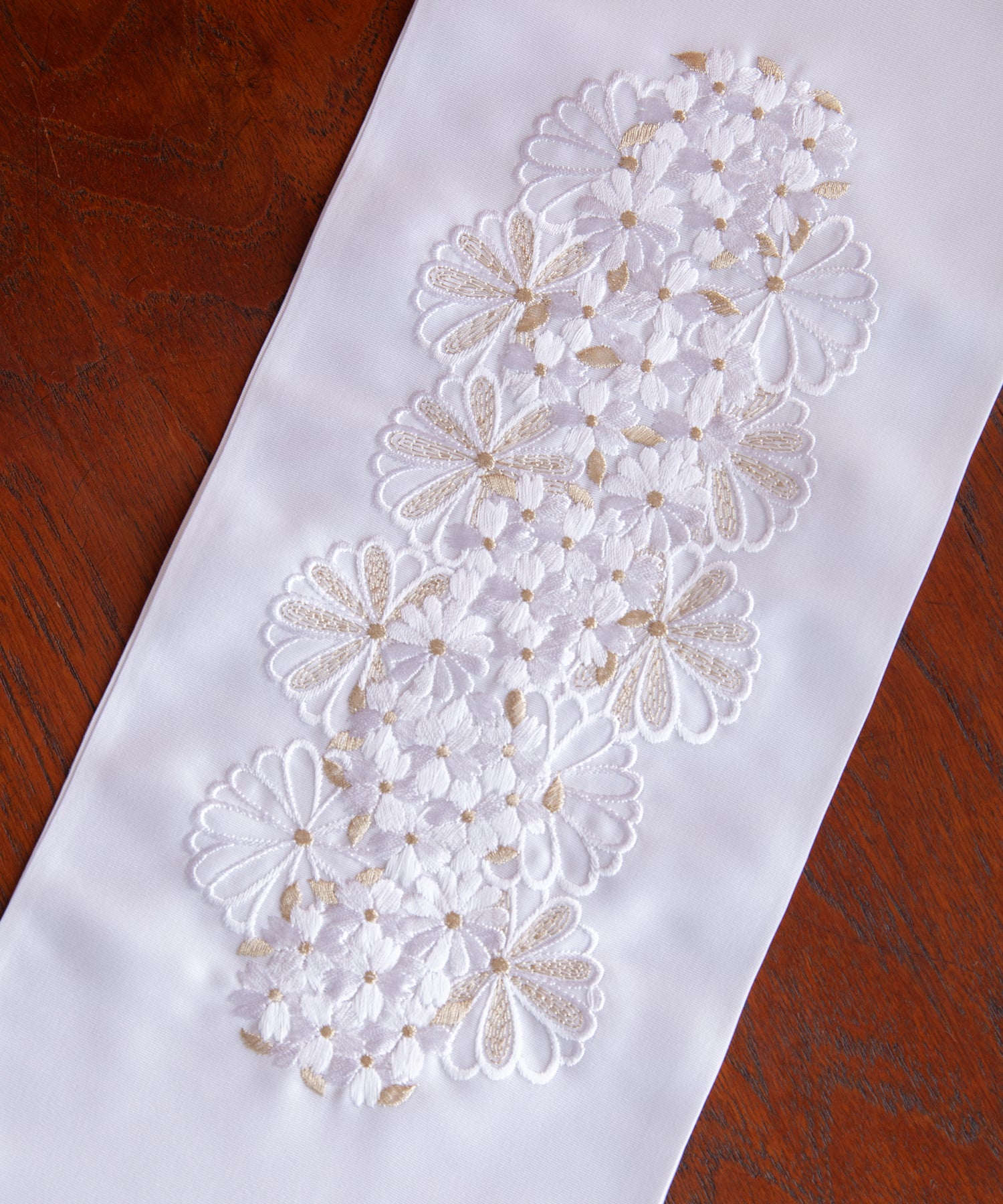 半衿 -小桜に菊-