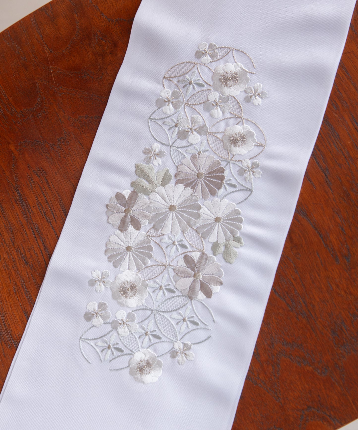 半衿 -七宝に菊-