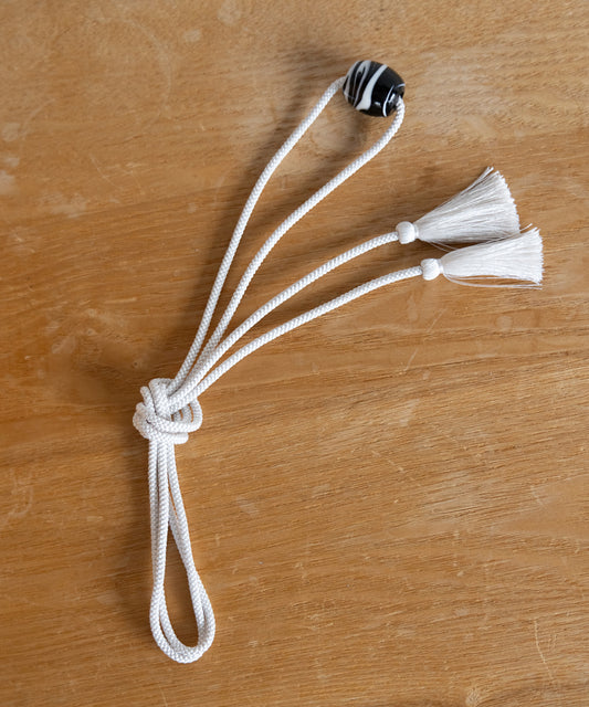 帯飾り -とんぼ玉と紐-